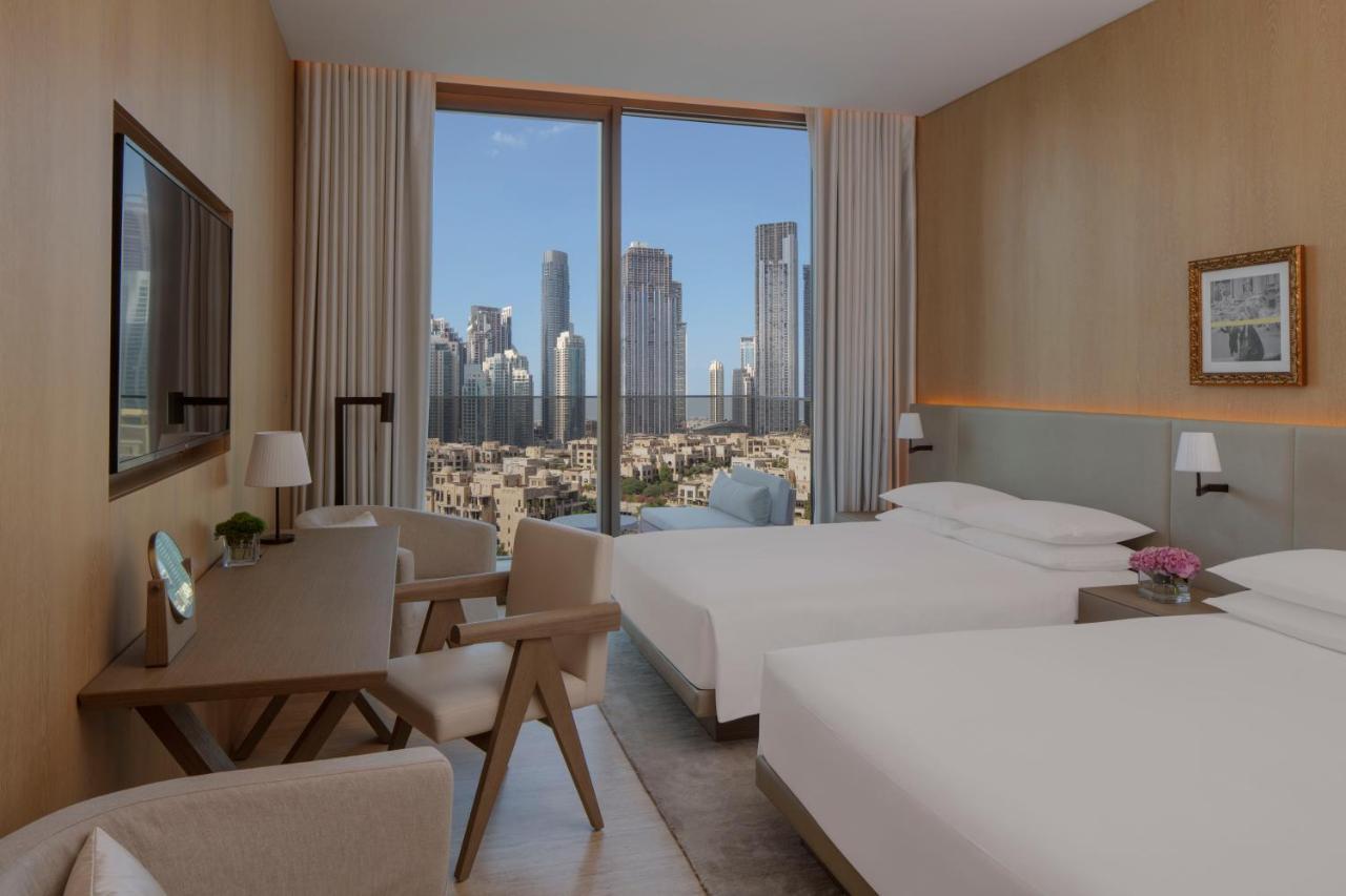 Deluxe Queen Room with Balcony and Burj Khalifa View,1356664580:JPEG